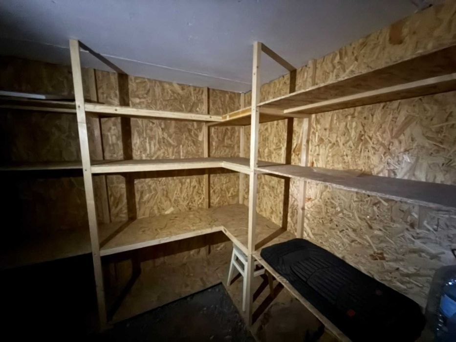 (5) Продам комору в житловому будинку 8116