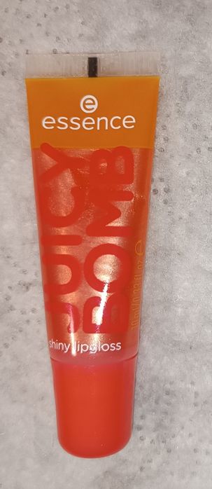Nieklejący błyszczyk do ust Essence papaya