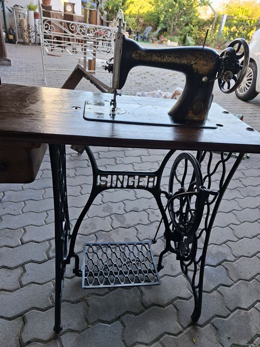 Maquina costura antiga