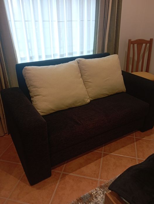 Sofá com almofadas removíveis