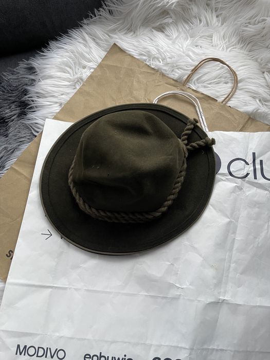 Zielona czapka mysliwska