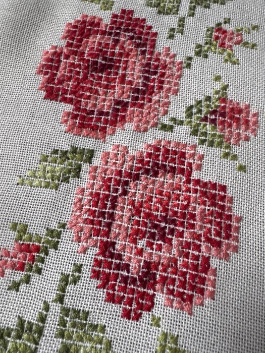 Bieżnik   Haftowany róze do kolekcji
