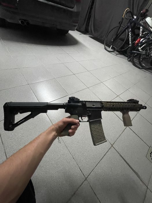 Fuzil Airsoft full metal (acompanha 7 carregadores + bateria + etc)