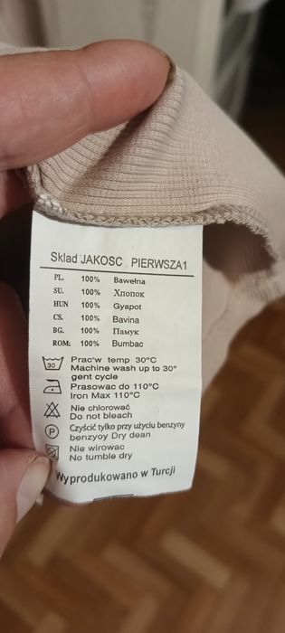Pinko piękny fason sukienki w prążki