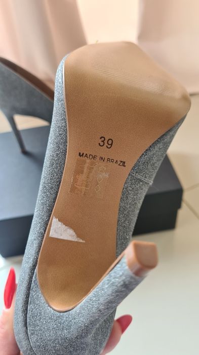 Szpilki DeeZee 39 srebne shine nowe idealne na różne okazje