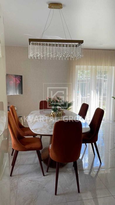 Двоповерховий будиночок в м Ірпінь в приватному секторі.