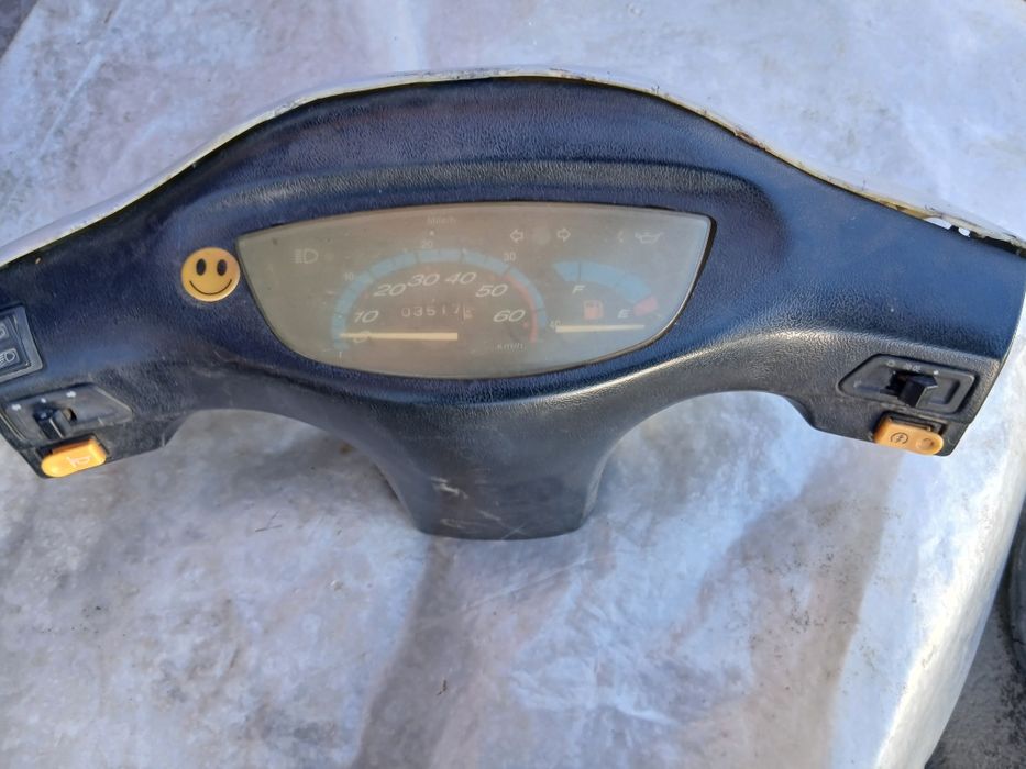 Запчастини двигуна ,колеса,пластик 4т.  Китайського Скутера