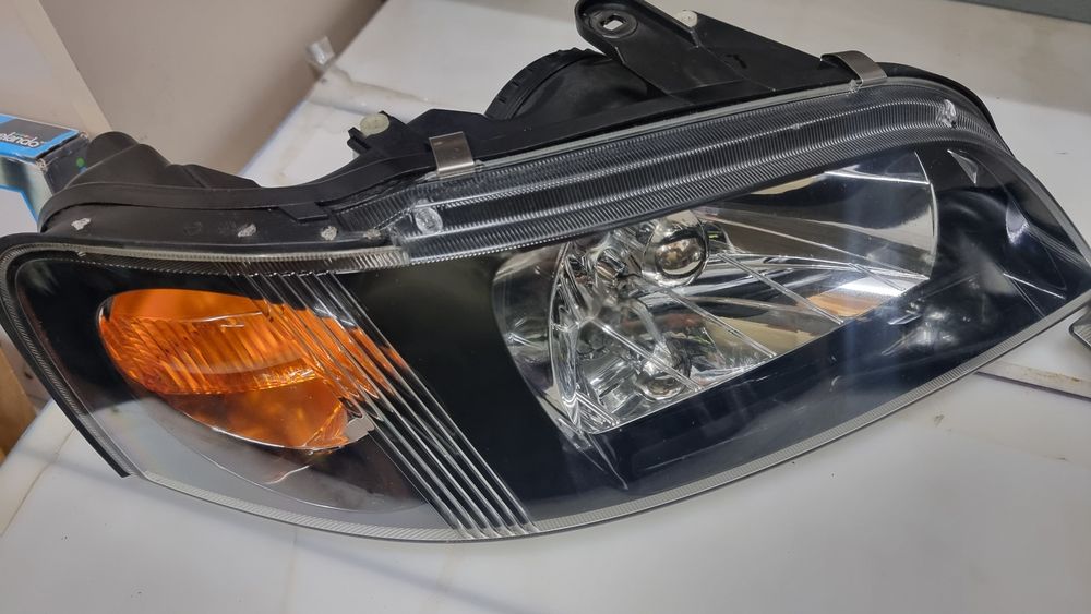 Mitsubishi space star ópticas como novas direita