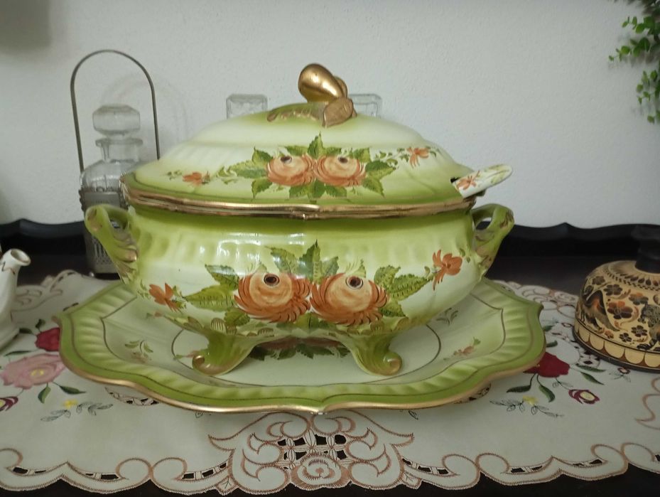 Terrina com prato antiga