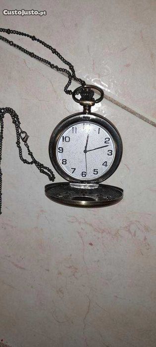 Relógio de bolso (dos anos vintage)
Trabalha a pilhas