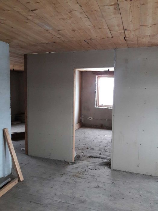 Двоповерховий будинок