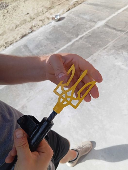 Флагшток тримач для прапора металевий з тросом