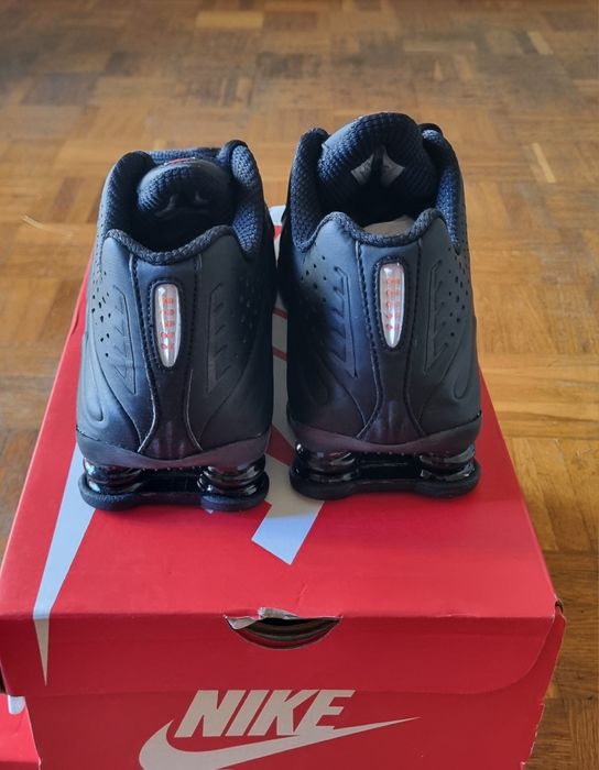 Ténis Nike Shox R4 Triple Black - Novos na Caixa (Tam 38.5)