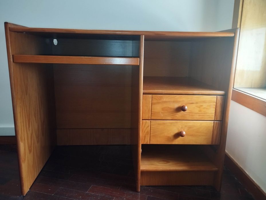 Mesa secretária de quarto