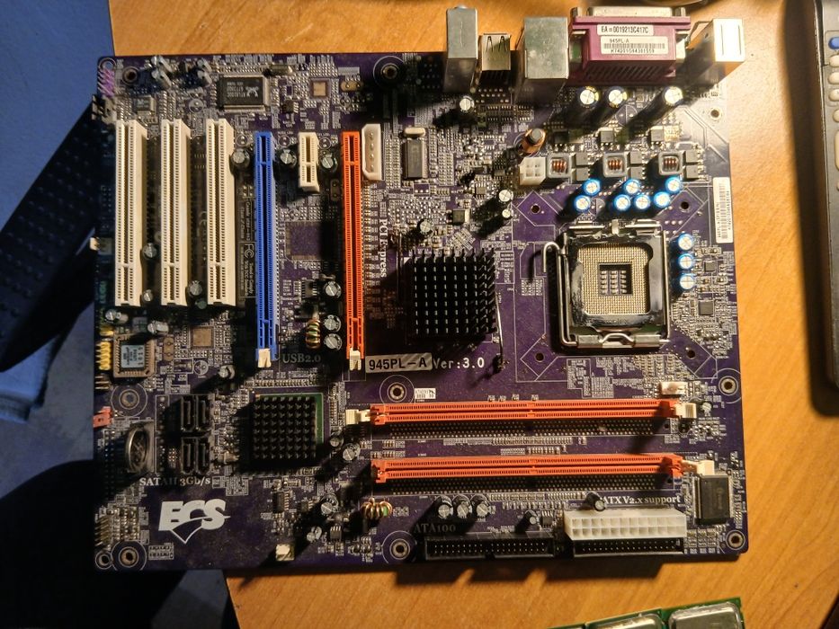 Zbiór elektroniki płyty główne cpu ram itp.