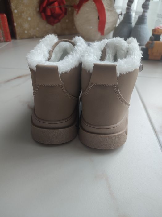 Зимові черевики,  нові