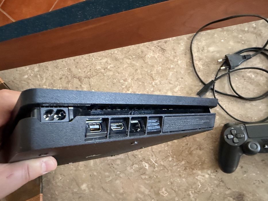 Playstation 4 slim