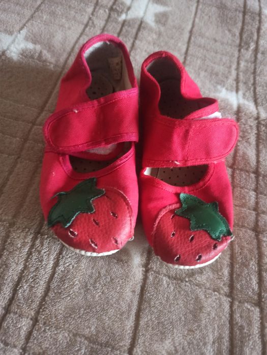 Тапочки, сандалі, мокасини,дитячі тапочки,тапочки для саду,мокасини