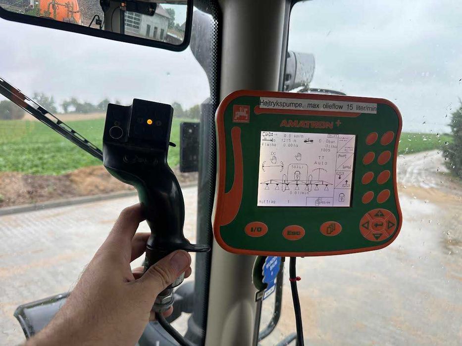 Opryskiwacz AMAZONE UX 5200