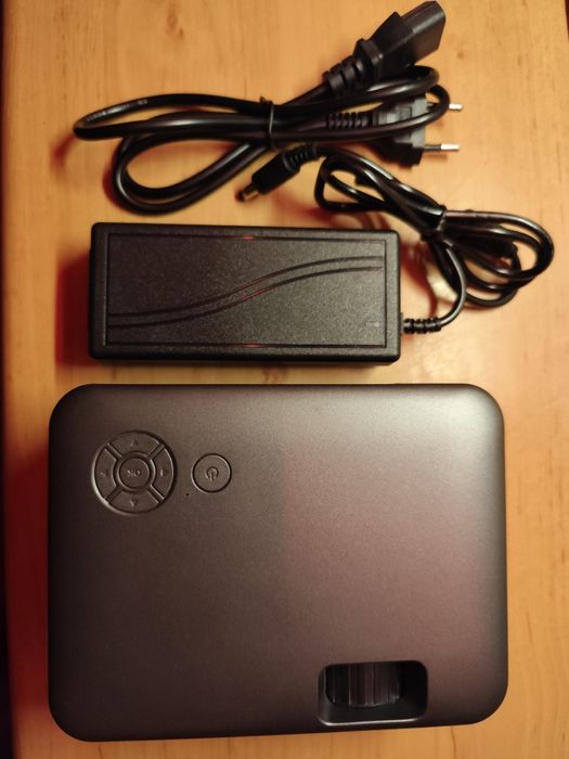 Проектор, домашній кінотеатр aun A30