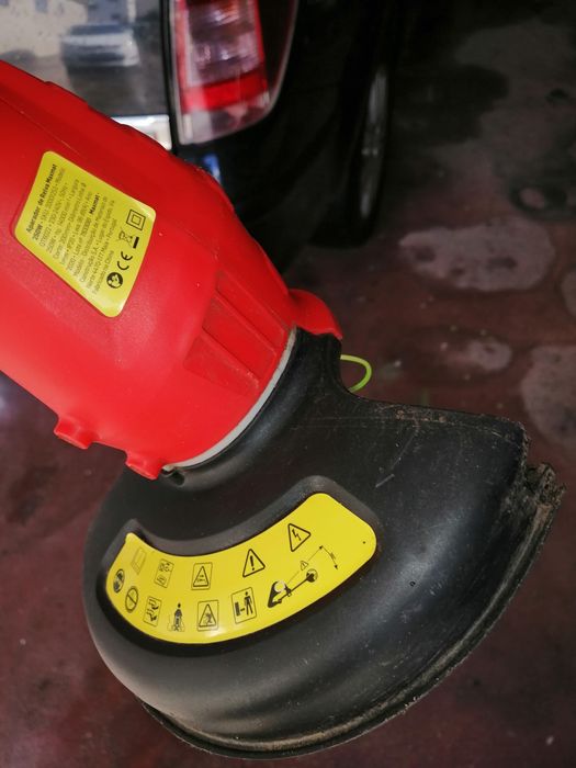 Máquina de cortar erva