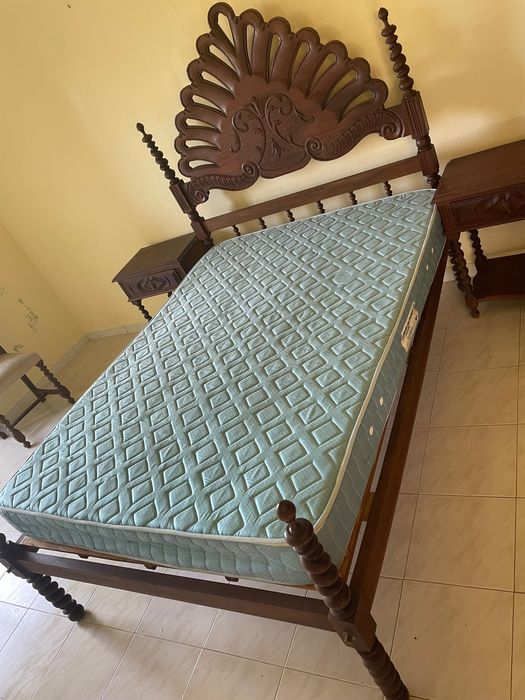 Cama e mesas de cabeceira