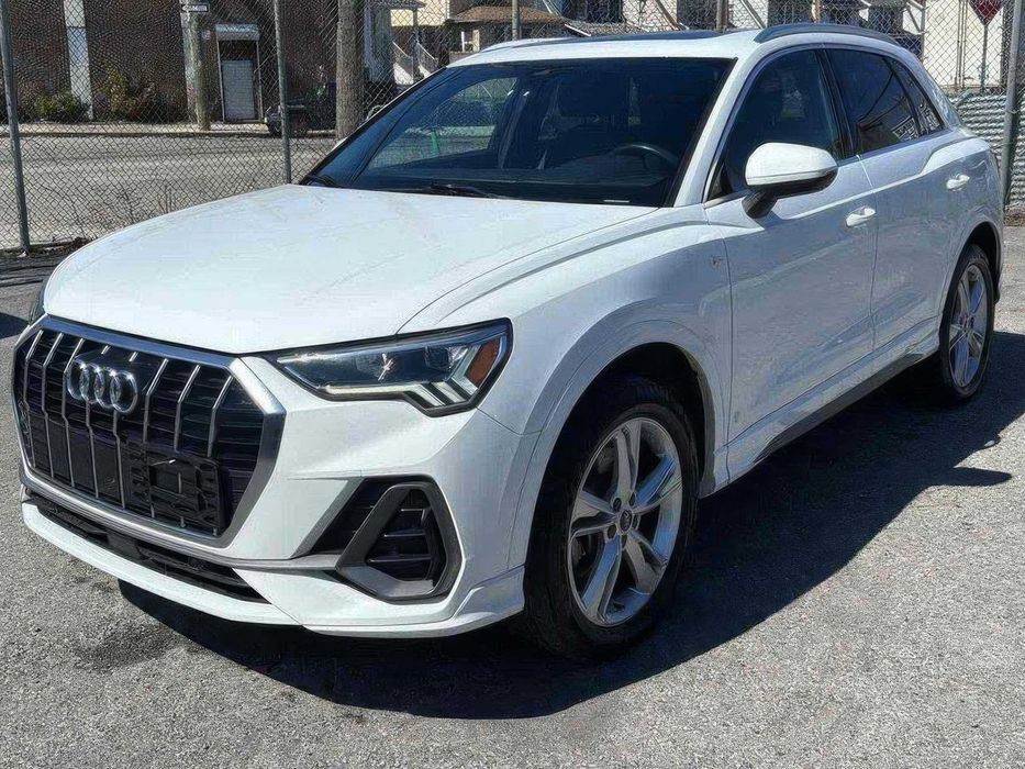 Audi Q3      2022