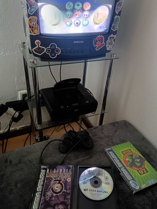 Sega Saturn consola 2 jogos e 1 comando