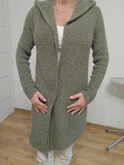 Kardigan ,sweterek z kapturem ciepły