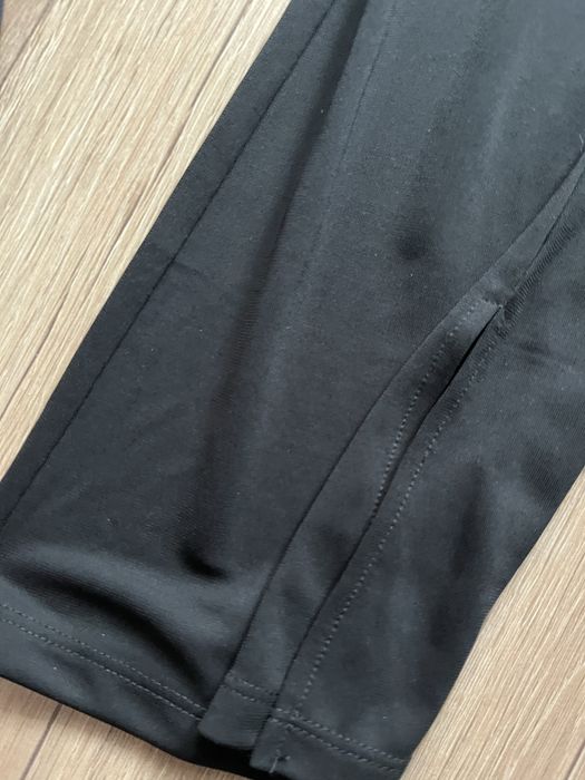 Materiałowe spodnie dzwony z ozdobnym sciągaczem Bershka nowe