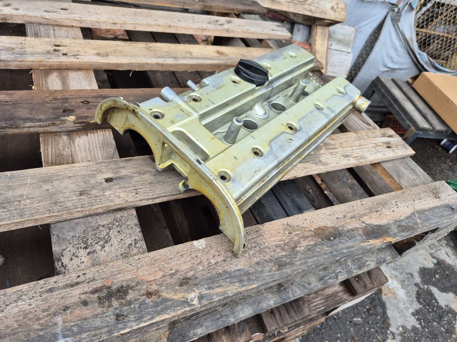 Алюмінієва клапанна кришка