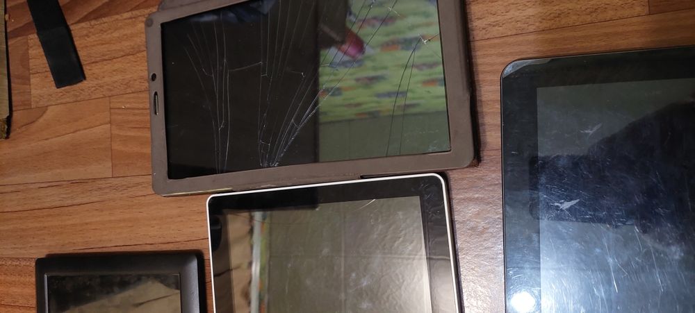 Лот планшетов и телефонов