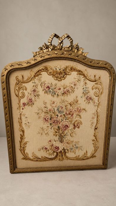 Painel Decorativo Antigo em Tapeçaria com Moldura Dourada – Estilo Luís XV