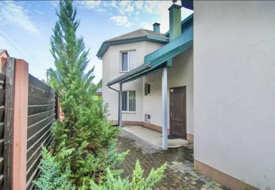 Продается Уникальный дом в смт Обуховка