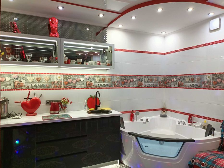 VIP Троещина 2 этаж с Джакузи в комнате, 2 бойлера + Почасово!