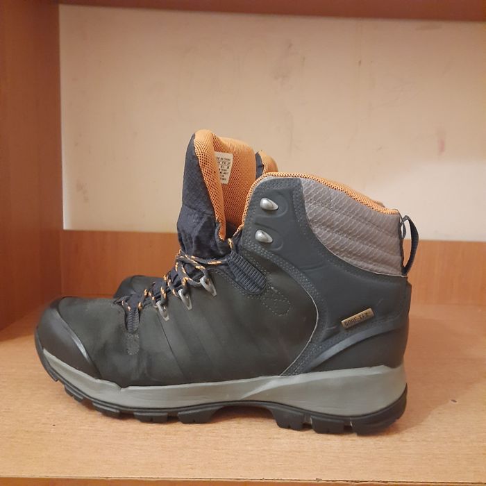 Продам кросівки адідас на горетексі