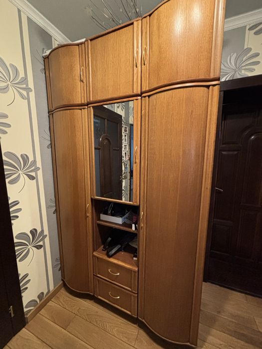 Шкаф из  натурального дерева