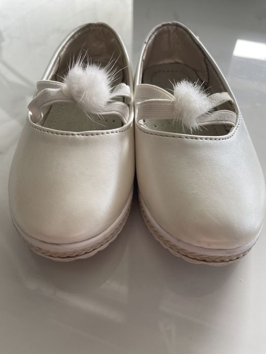 Взуття для дівчинки