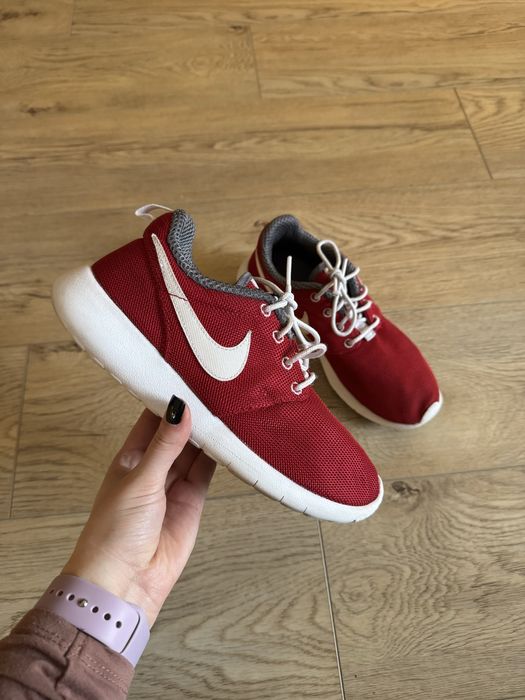 Bordowe czerwone materiałowe sportowe buty rozmiar 37,5 Nike Roshe Run