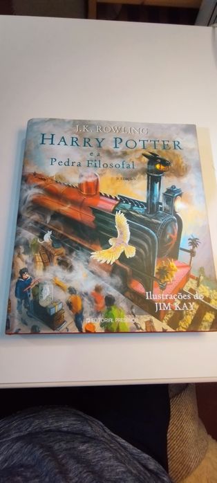 Vendo livro: Harry Potter e a Pedra Filosofal 3⁰ edição!