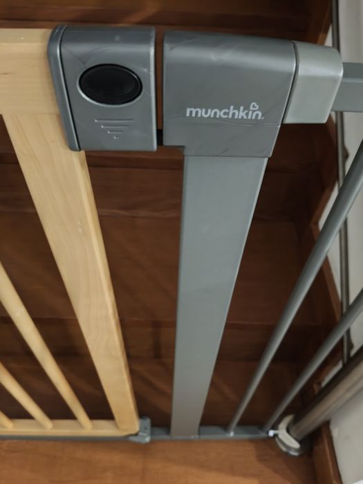 Barreira de segurança criança em madeirra 73x75 cm cinzzento Munchkin