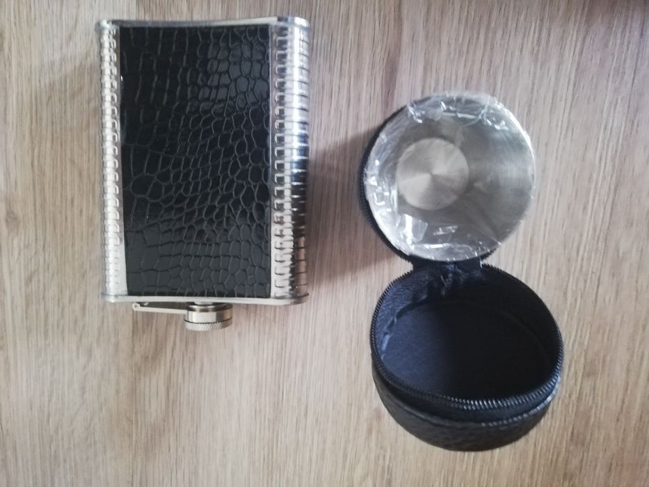 Bebedor/frasco e copos em metal união soviética