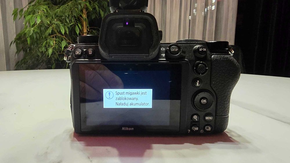 Aparat Nikon Z6II obiektyw Nikor 24-70/4 S lampa Nikon SB-5000