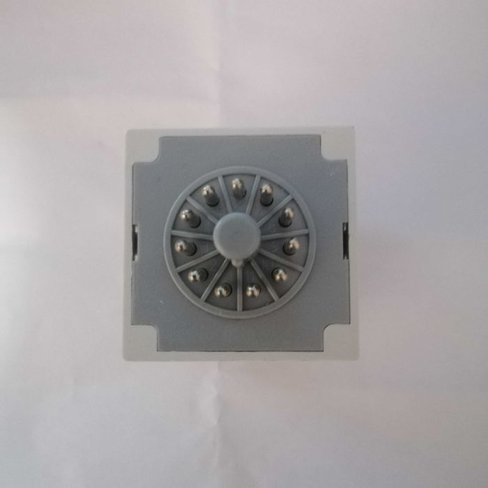 Таймер втычной с розеткой FINDER