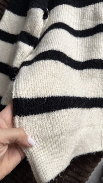Свитер в полоску
