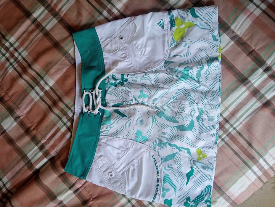 Saia da Adidas original e nova