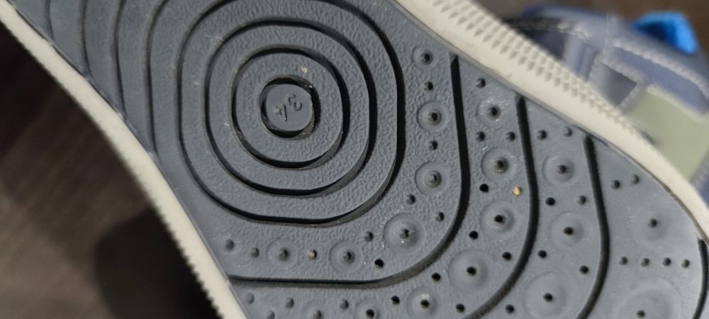 Bota de criança GEOX em muito bom estado