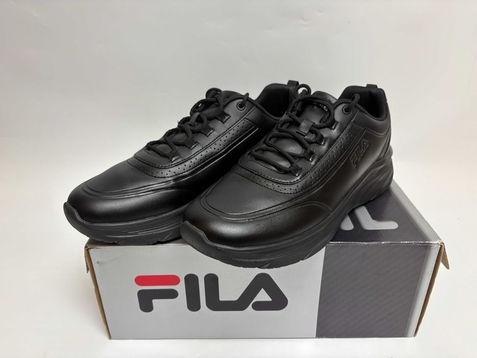 Продам кроссовки FILA Base CL