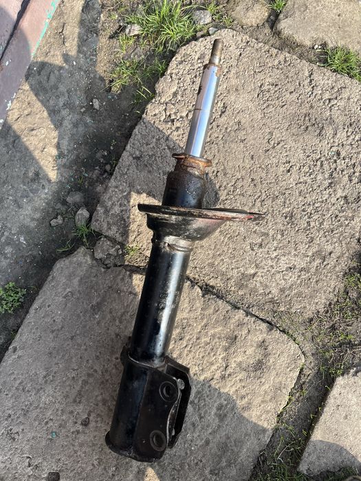 Амортизатор Субару Форестер sg