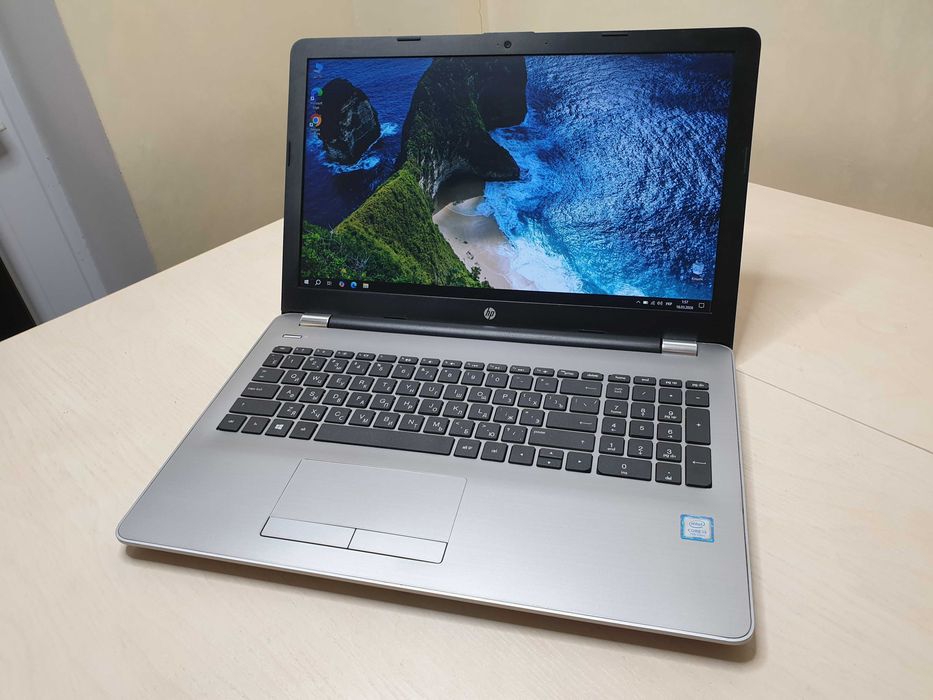 Потужний ноутбук HP /Intel Core i3-7020U/Full HD/SSD 256 GB